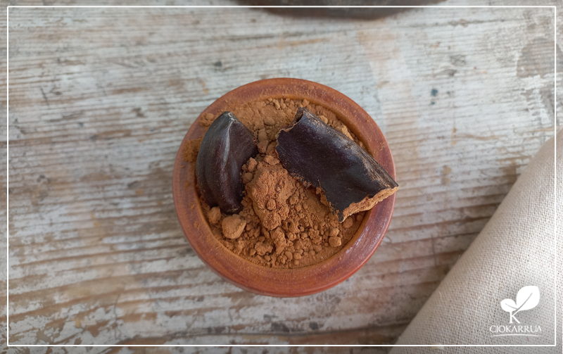 Farina di polpa di carruba: sana, nutriente e versatile. Scopri come utilizzarla in cucina.